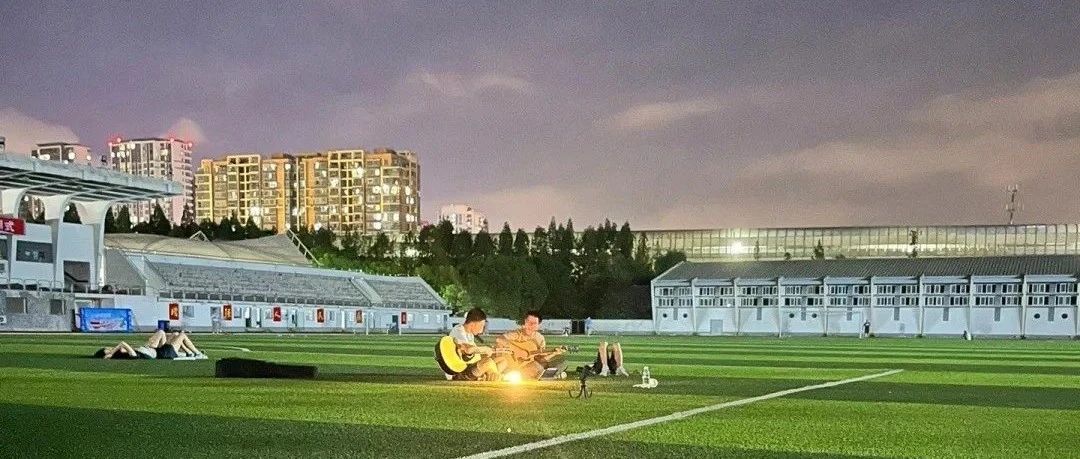 别再踩坑了：十五年吉他经验，给自学吉他的小白十条血泪忠告，别让这些坑毁掉你的吉他梦